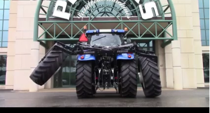 Vei ramane uimit cand vei vedea cum arata acest tractor si ce poata sa faca ! VIDEO